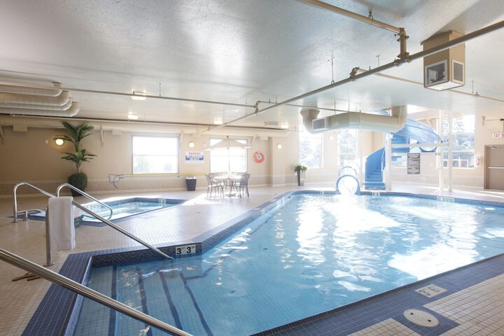 Pomeroy Inn & Suites at Olds