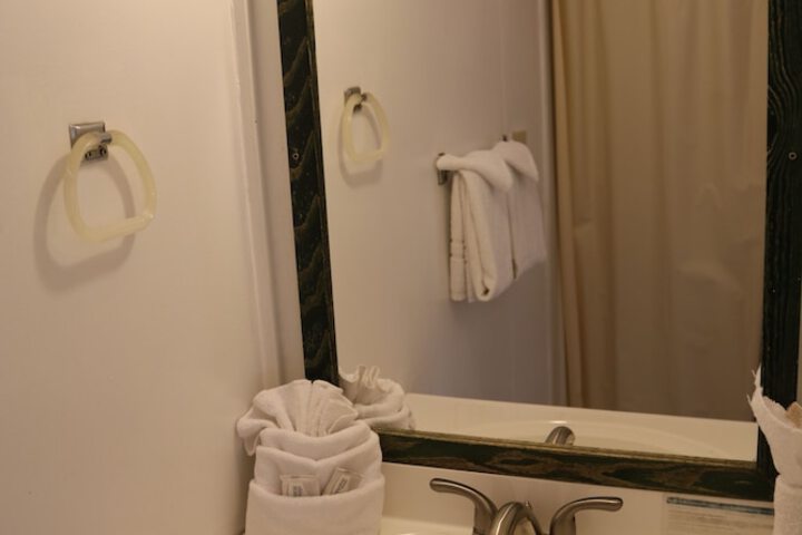 Room 32 of 74