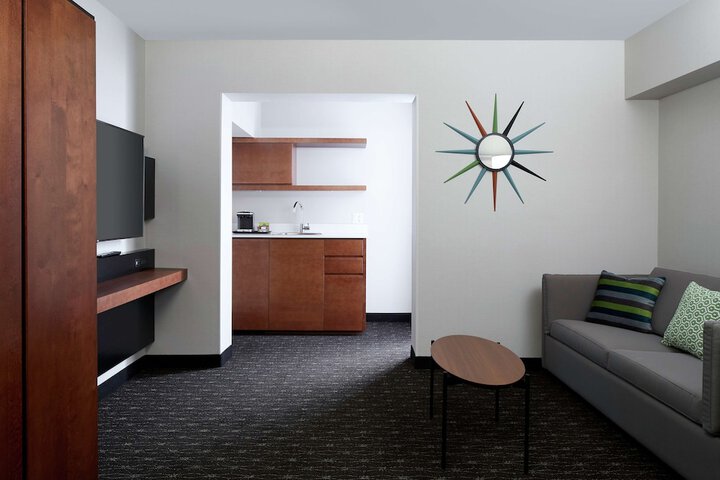 Room 9 of 38