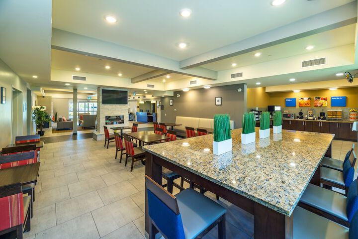 Comfort Inn & Suites