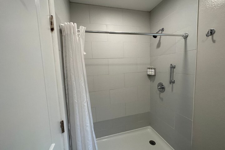 Room 16 of 34
