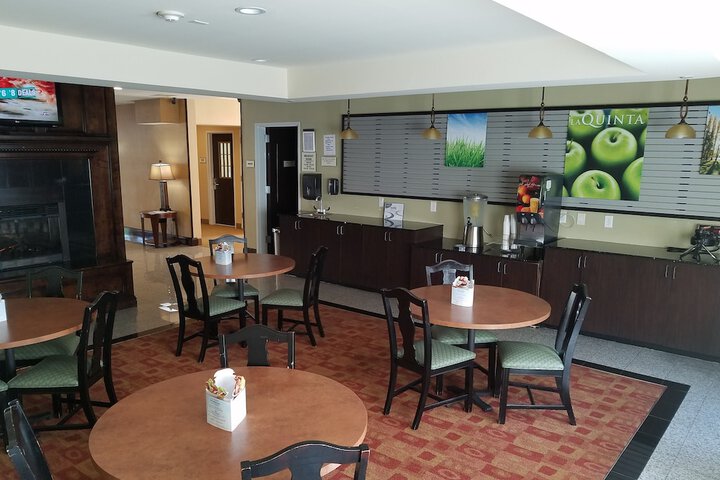 La Quinta Inn & Suites by Wyndham Atlanta-Union City