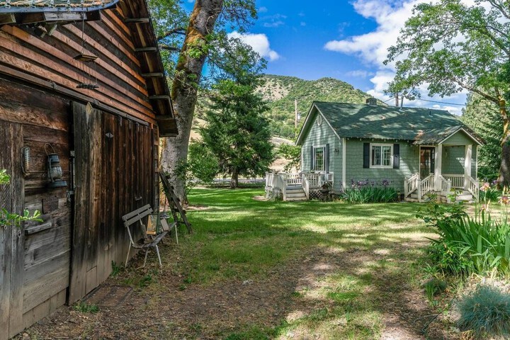 Romantic Rogue River Cottage Near Del Rio Winery
