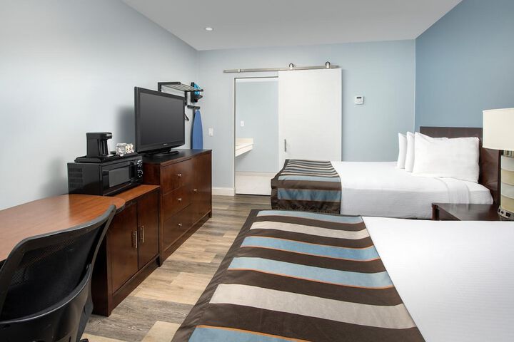 Room 9 of 16