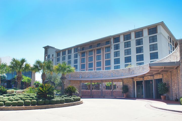 Hotel 4 of 142