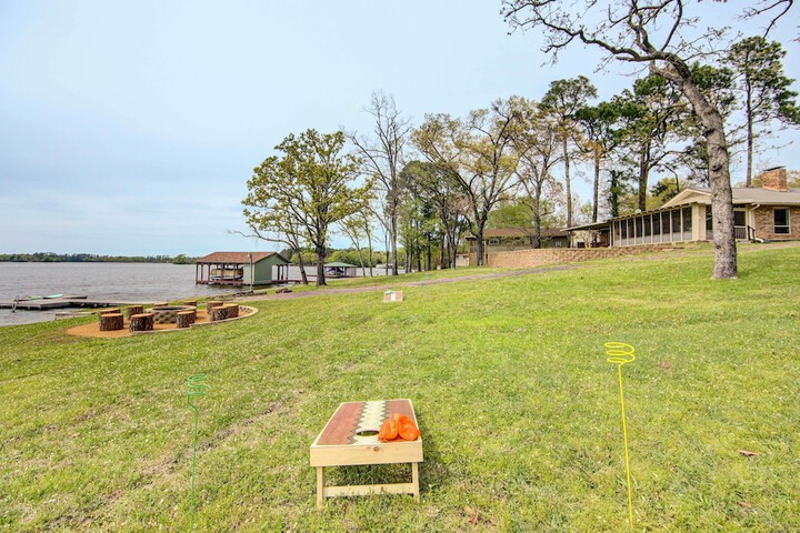 Mineola Lake House w / Dock & Fire Pit!