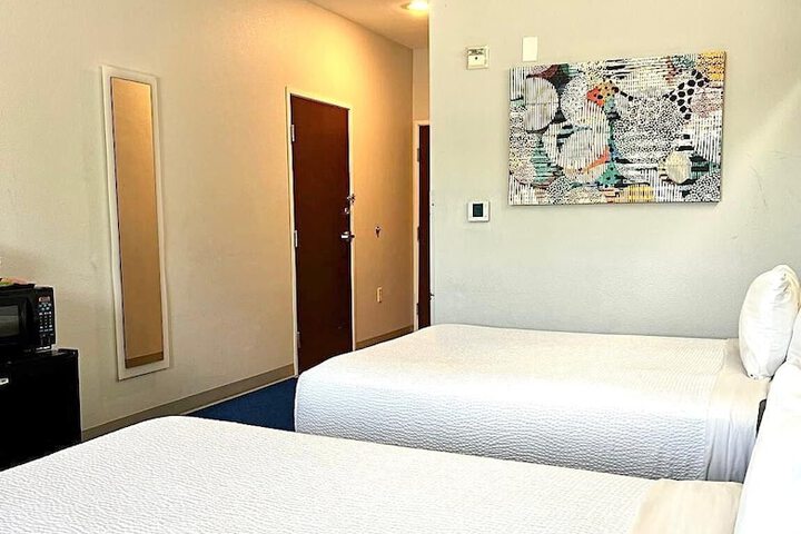 Room 8 of 32