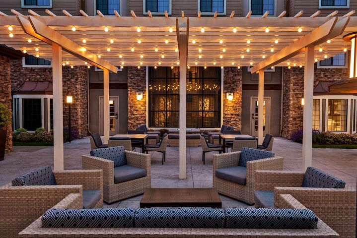 Hotel Exterior 41 of 43