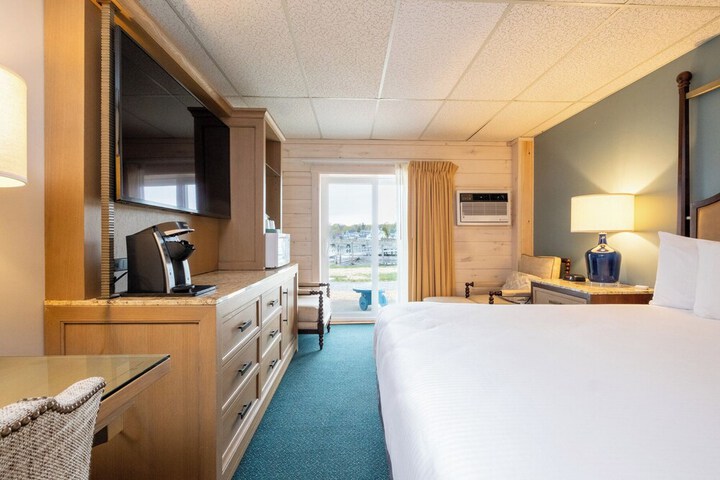 Boothbay Harbor Inn