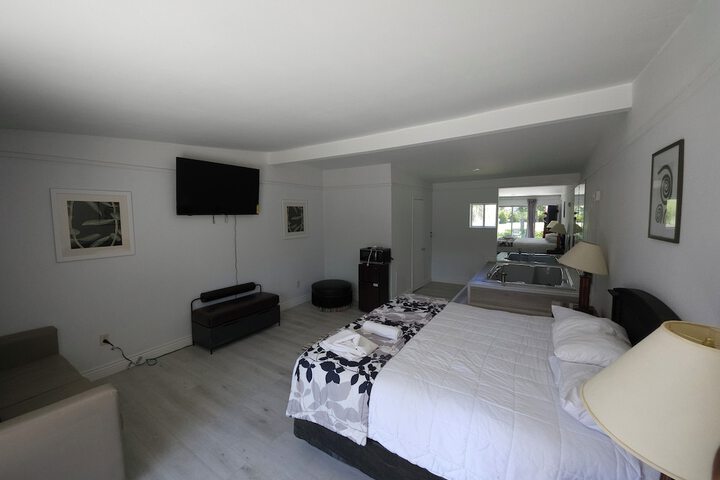 Room 6 of 11