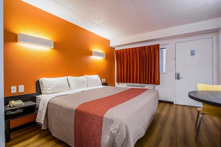 Motel 6 Ashland OH