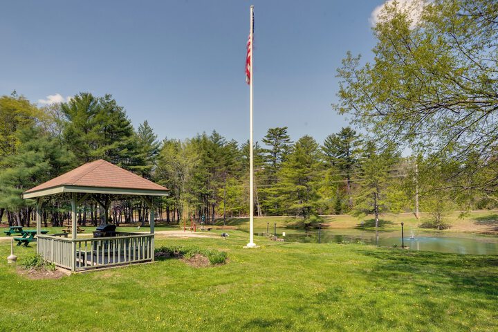 Bartlett Townhome w / Balcony: 1 Mi to Ski Resort!
