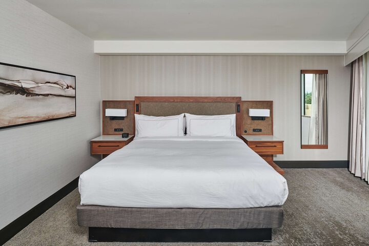 Room 28 of 64