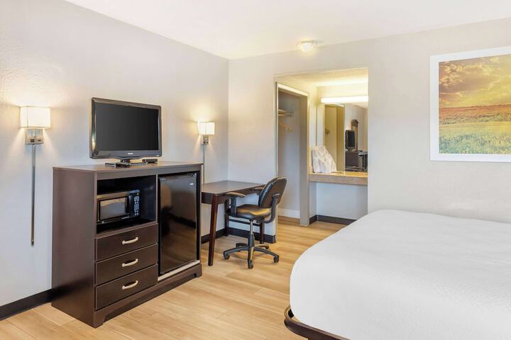 Days Inn by Wyndham Wrightstown McGuire AFB / Bordentown