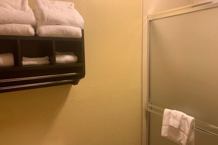 Room 25 of 37