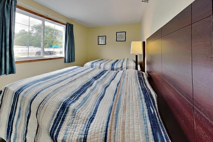 Put-in-Bay Poolview Condo #4