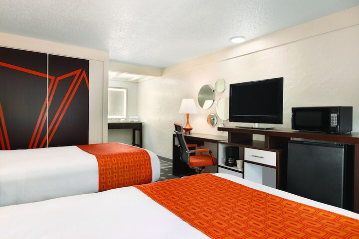 Room 5 of 18