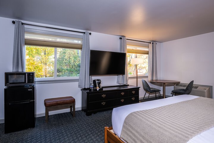 Room 32 of 49