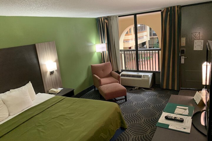 Room 25 of 49