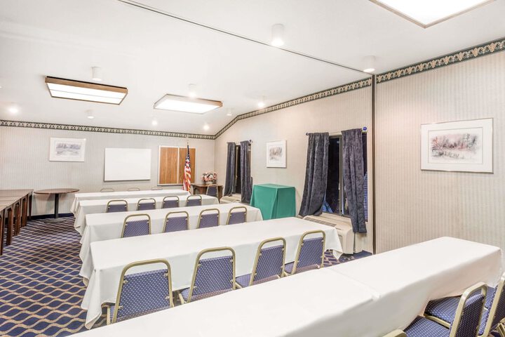 Aderi Hotel Niantic