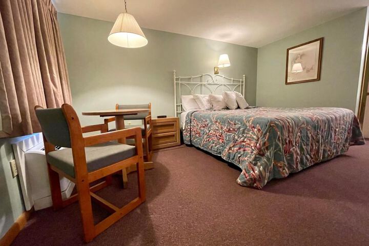 Room 25 of 37