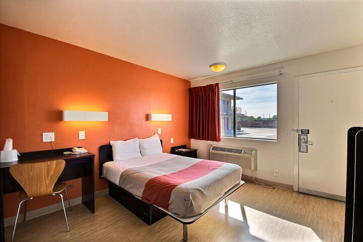 Room 15 of 35
