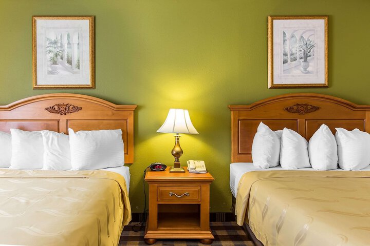 Room 10 of 29