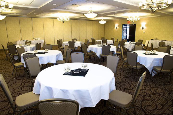 Ballroom/Hall 72 of 75