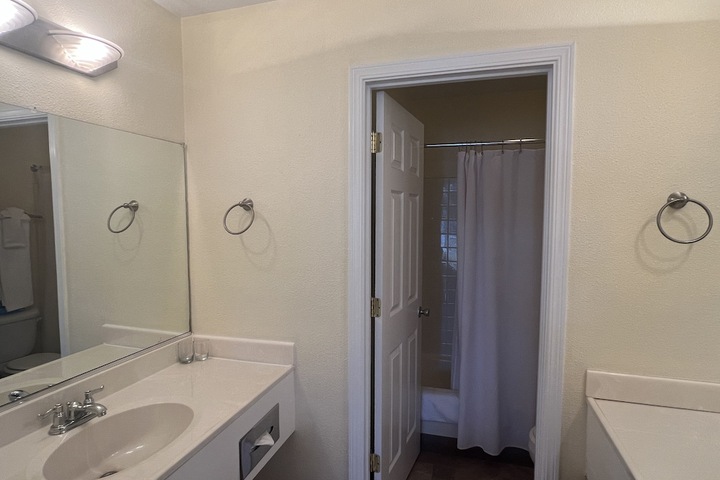 Room 64 of 173