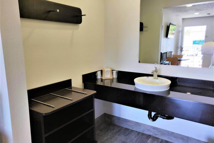 Room 18 of 21