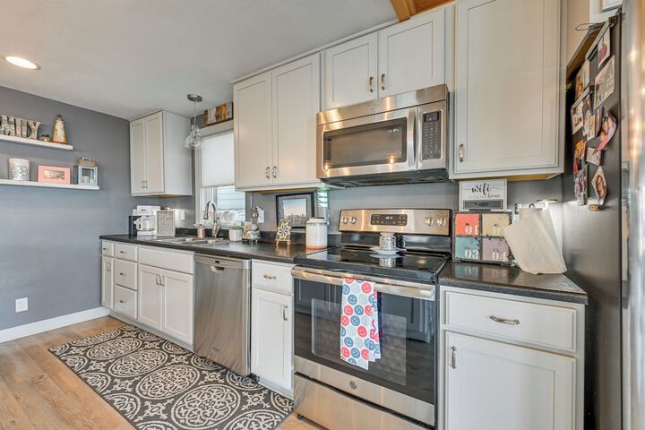 Anglers Cottage on Lake Cornelia: Pets Welcome!