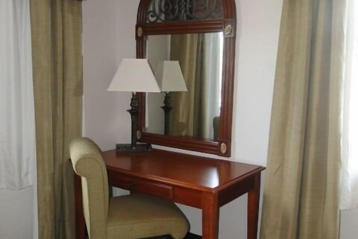 Room 14 of 38