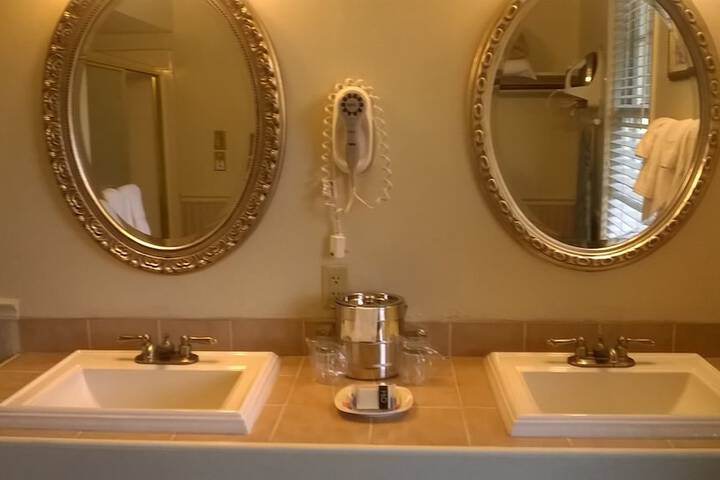 Gunn House Hotel