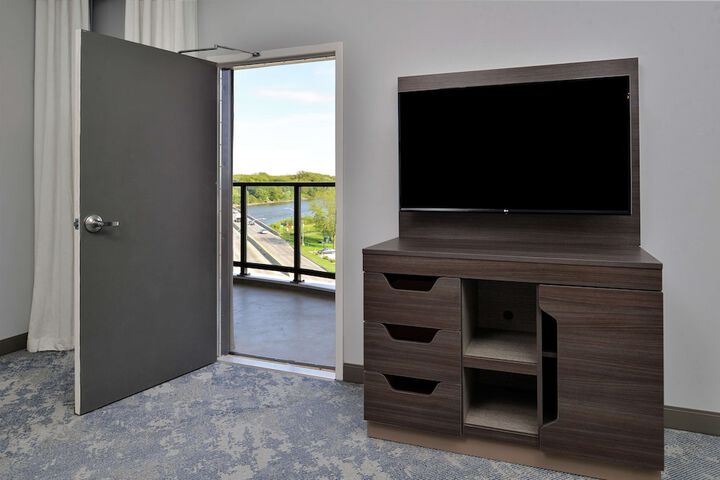 Room 28 of 62