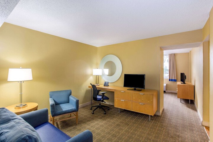 Room 14 of 38
