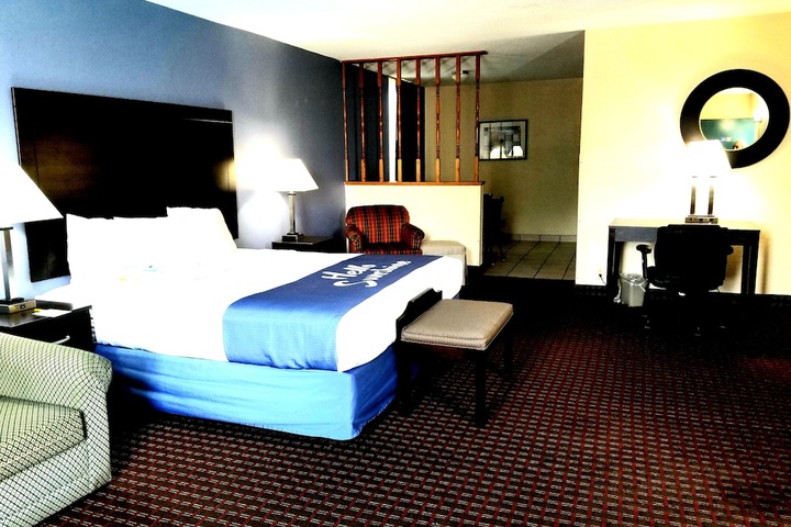 Days Inn by Wyndham Easley / Greenville/Clemson Area
