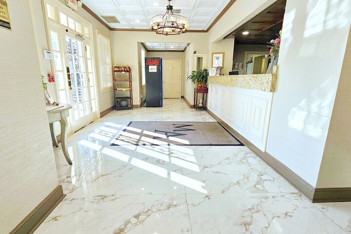 Merry Acres Inn