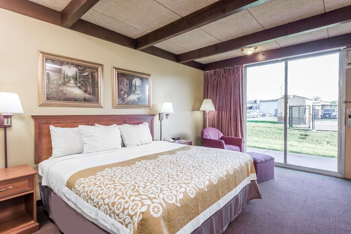 Days Inn by Wyndham Niles