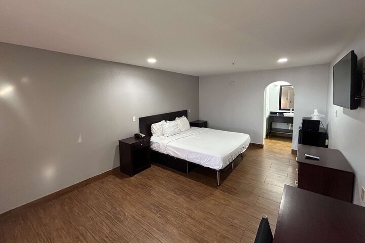 Room 13 of 30