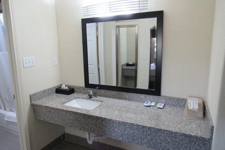 Room 12 of 27