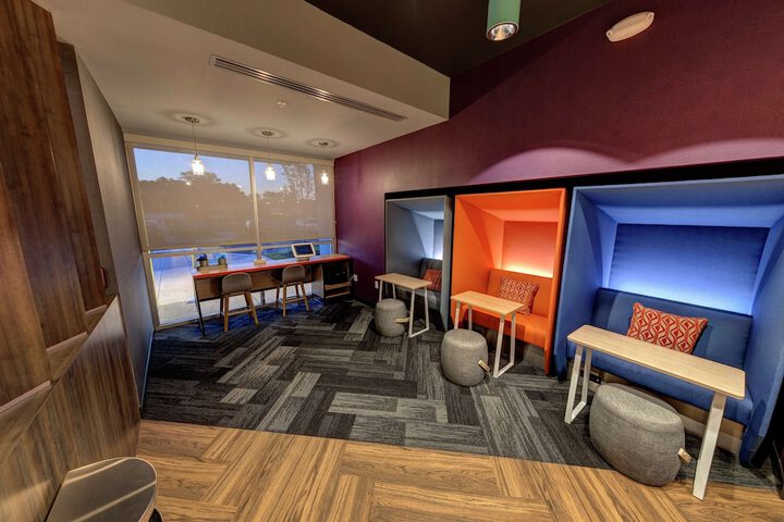 Business Center 28 of 28
