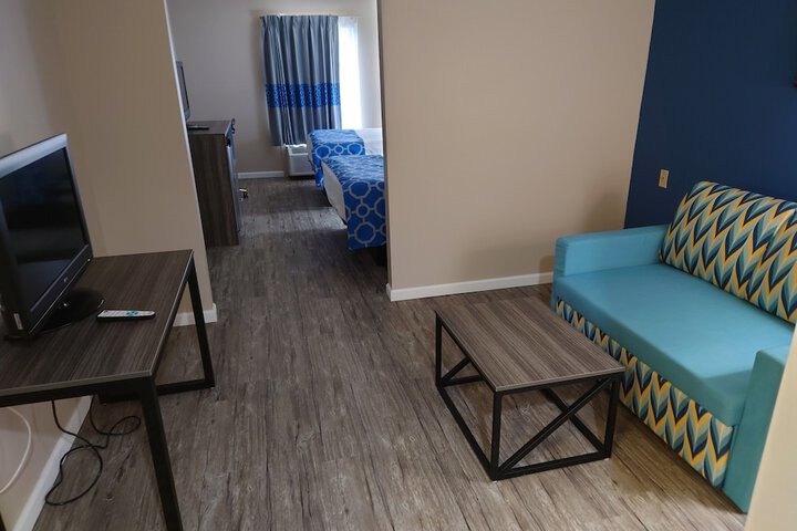 Room 12 of 25