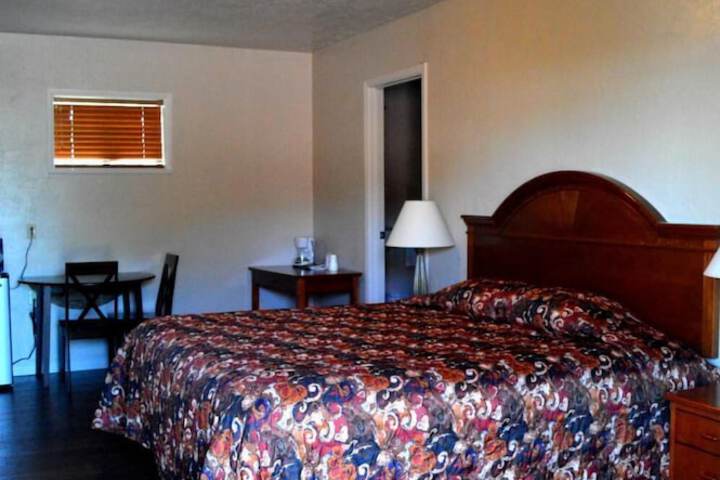 Room 6 of 12