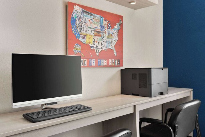 Business Center 52 of 53