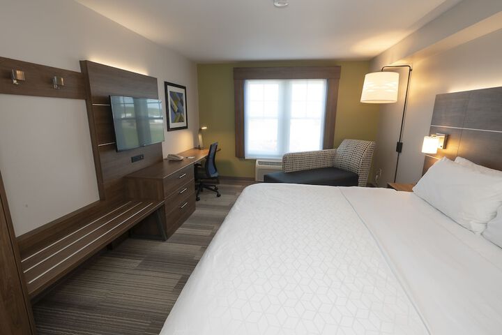 Holiday Inn Express Hotel & Suites Iron Mountain by IHG