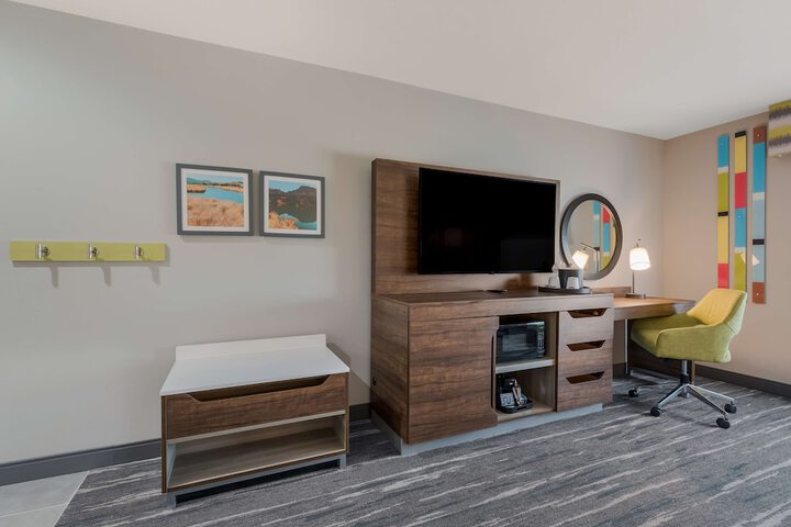 Room 8 of 33
