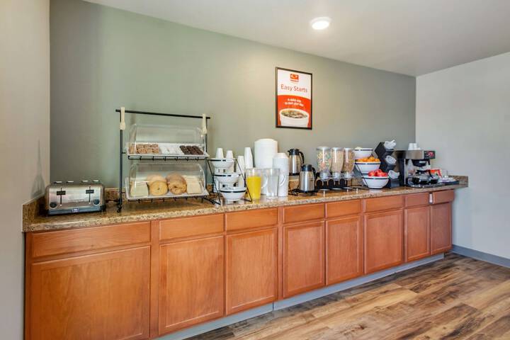 Breakfast/Coffee Service 35 of 37