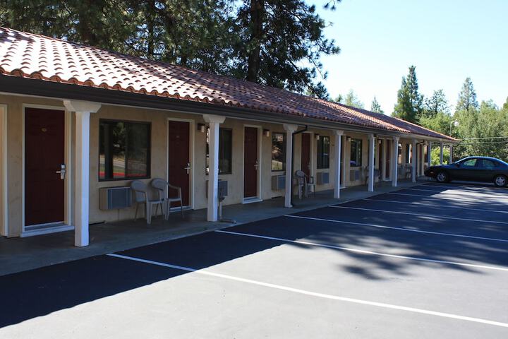 Gold Trail Motor Lodge