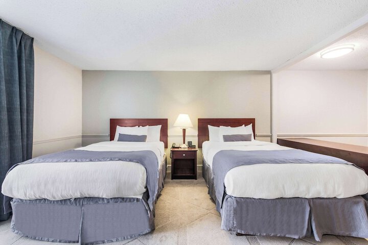 Room 16 of 38