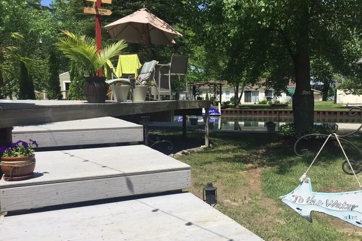 The Harsens Island Getaway Resort